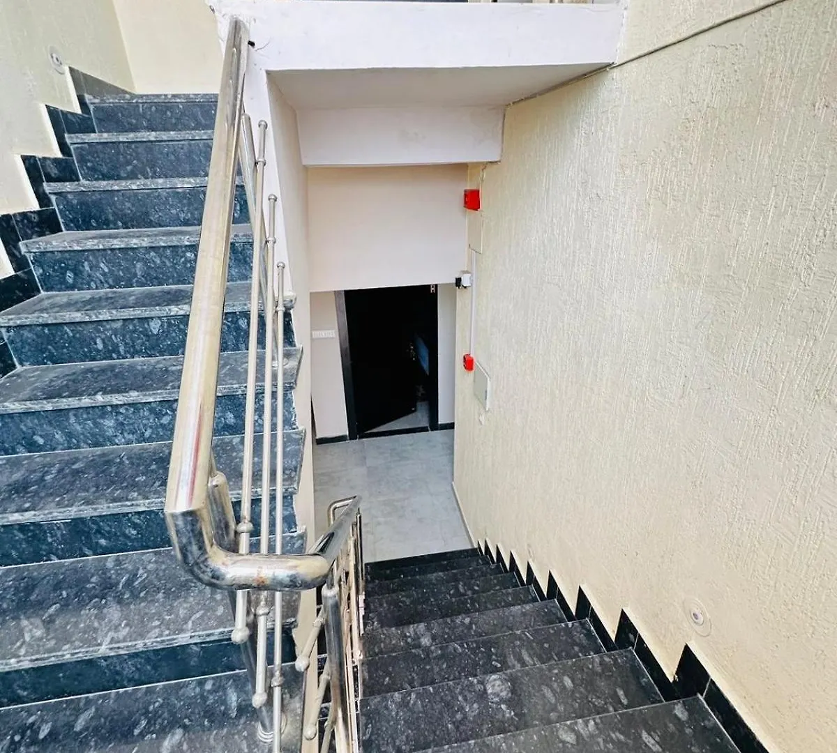 Hotel Psr Prem-Shobha Residency ! Varanasi Fully-Air-Conditioned Hotel At Prime Location With Off Site Parking Availability, Near Kashi Vishwanath Temple, And Ganga Ghat - 2