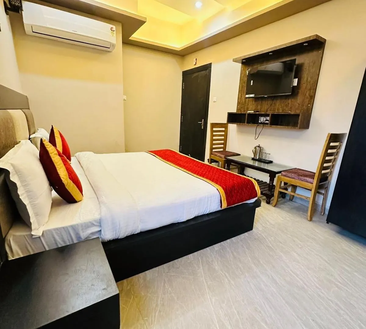 Hotel Psr Prem-Shobha Residency ! Varanasi Fully-Air-Conditioned Hotel At Prime Location With Off Site Parking Availability, Near Kashi Vishwanath Temple, And Ganga Ghat - 2 0*,