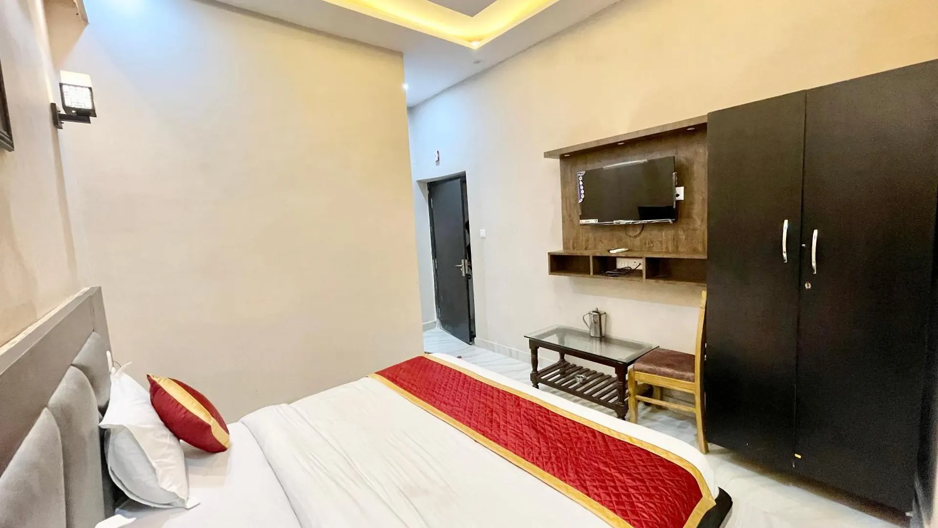 Hotel Psr Prem-Shobha Residency ! Varanasi Fully-Air-Conditioned Hotel At Prime Location With Off Site Parking Availability, Near Kashi Vishwanath Temple, And Ganga Ghat - 2